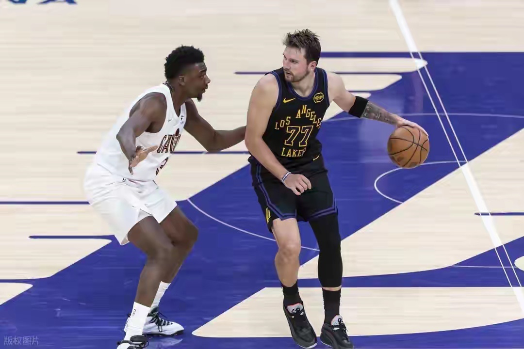 北京时间4月1日，NBA常规赛湖人主场127-113击败骑士，提前锁定西部前六，