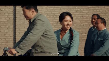 李雪琴新剧倒追田雨李雪琴新剧倒追田雨，强行造节日上门，师父全程一脸懵，喜剧人本色