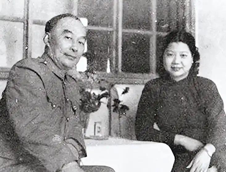 隐忍十年！胡宗南51岁迎娶戴笠旧人，一场不敢公开的爱恋，终随尘埃落定。

194