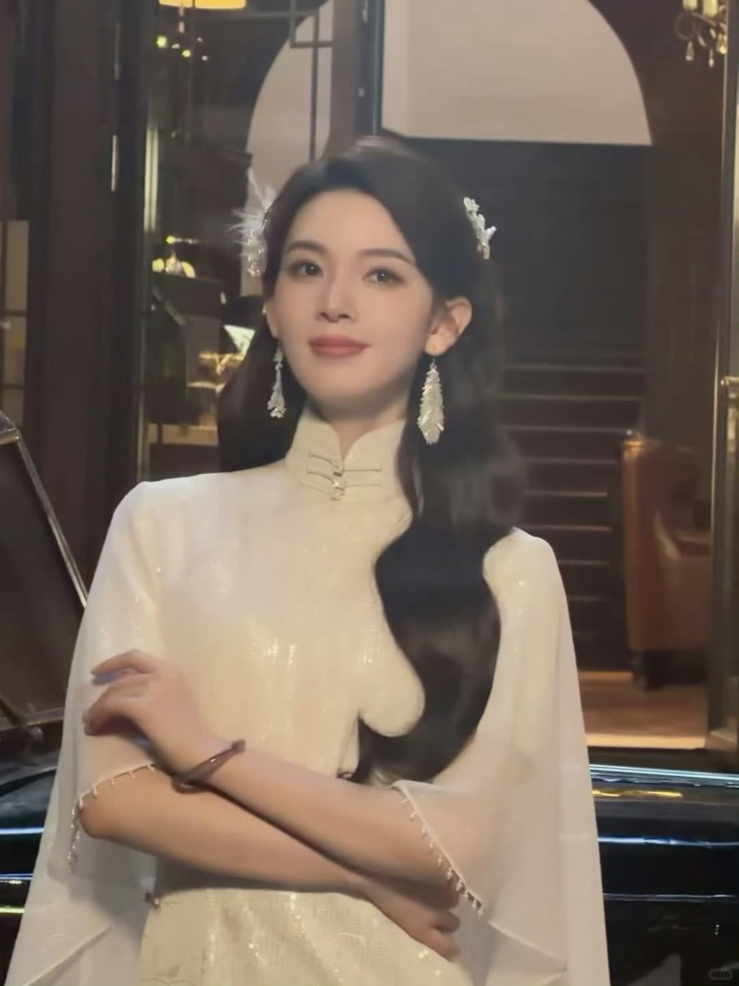 陈瑶全世界正数第一适合穿旗袍旗袍造型还得看陈瑶，玲珑身姿衬得服饰雅致耐看，柔和气