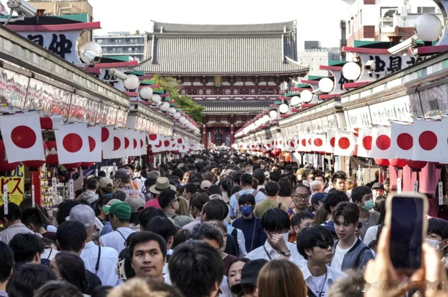 【中日关系急冻引发担忧：日本旅游与零售类股集体暴跌，唐吉诃德重挫9%】  受中日