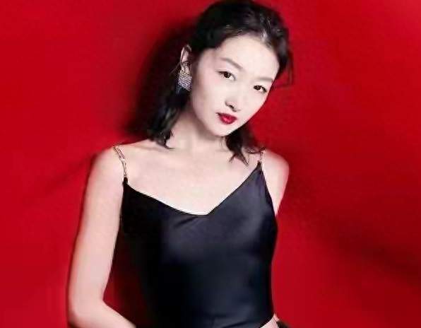 周冬雨三金影后，却斗不过一张截图，气不气