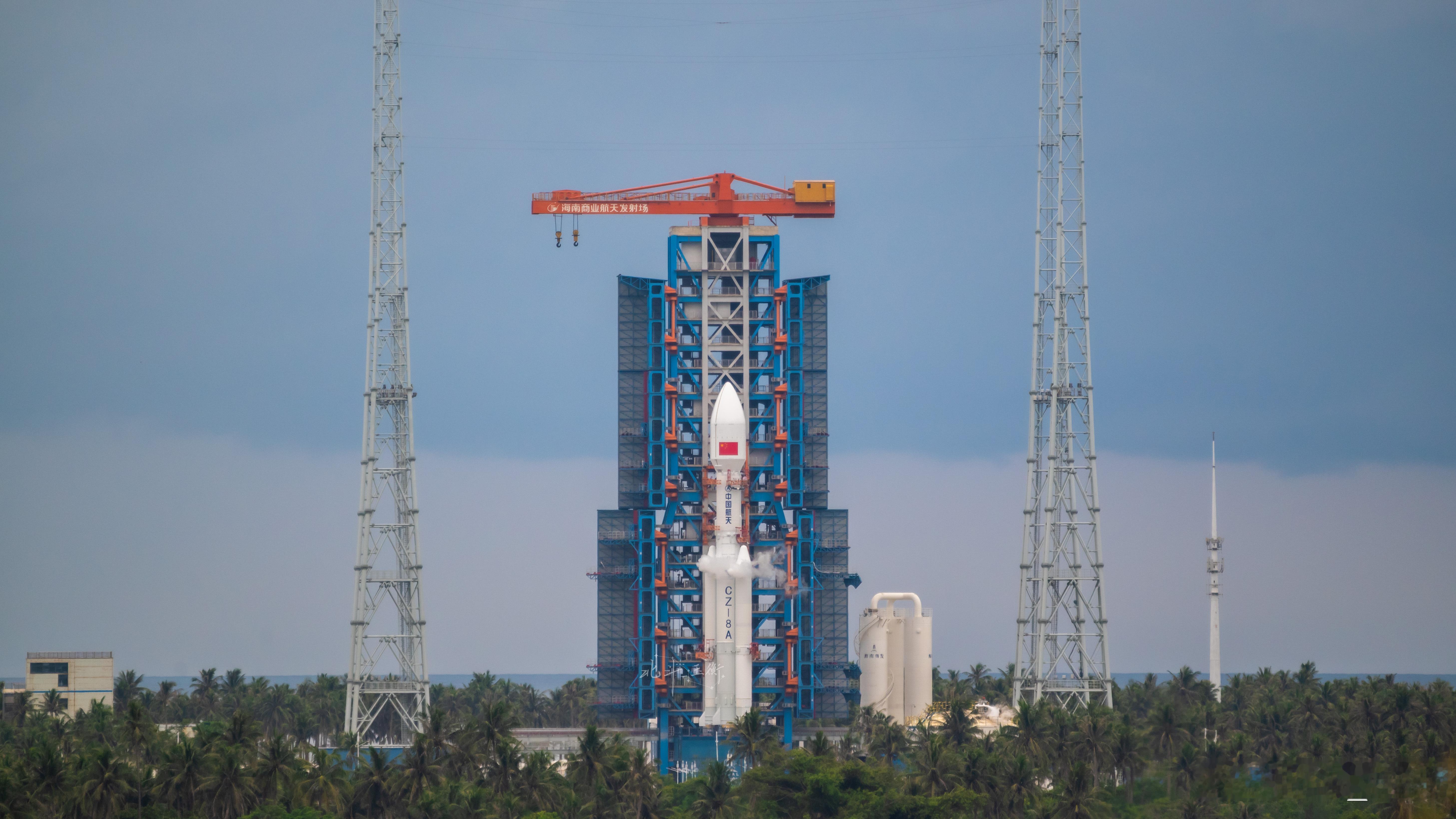 卫星互联网低轨23组卫星发射成功 单发一张这个时候背景已经充满了乌云，而北方的天