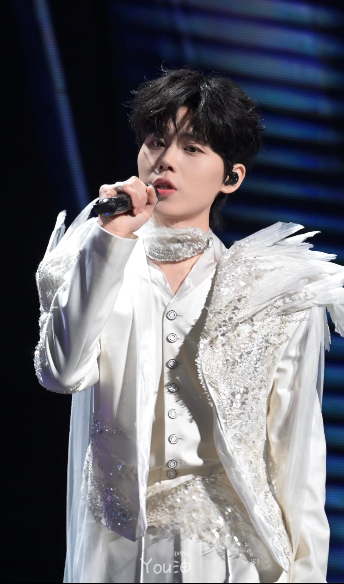 2018年以“en”之名在网络开启音乐之路，2019年《嚣张》横空出世，创下13