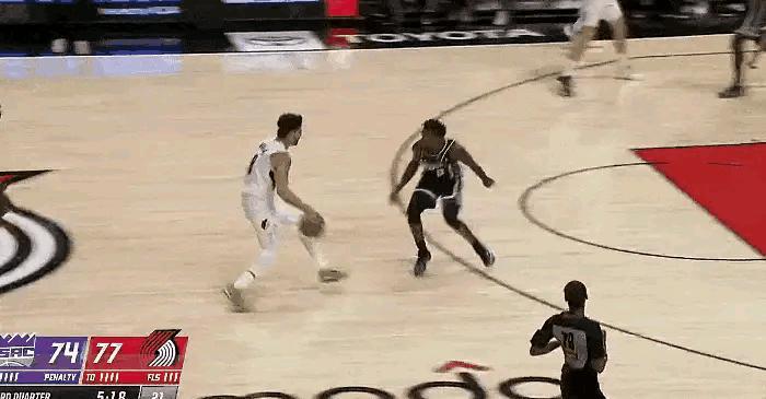 杨瀚森这是彻底开挂了！
10月11日NBA季前赛，开拓者对阵国王，第三节他火力全