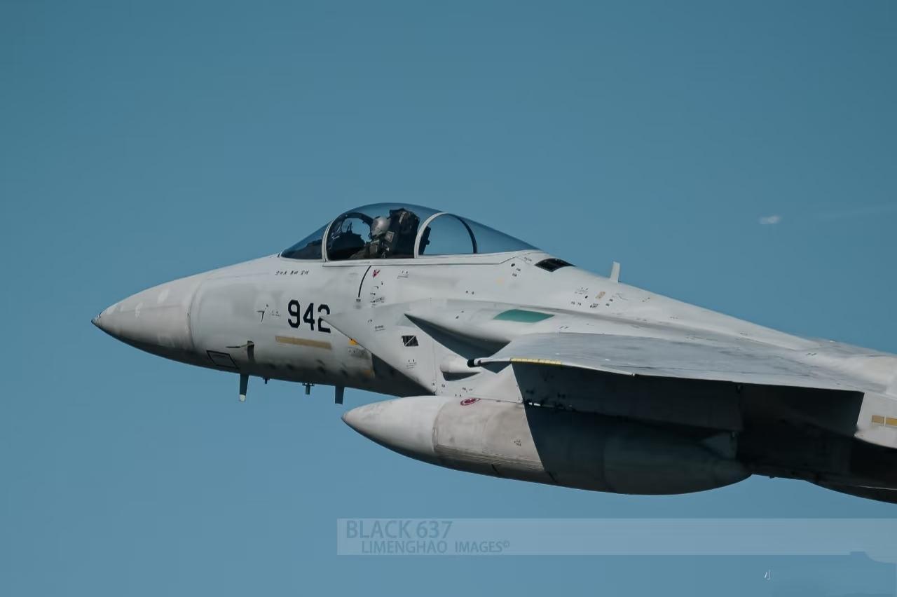 重磅消息:美日联手排畔中俄，大批战机出动，战略轰炸机也出动了…美日在日本海出动B