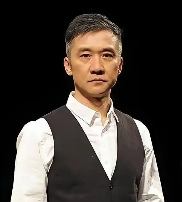 2011年，黄志忠把自己在北京的两套千万房产、200万存款和名下所有车，一把塞给