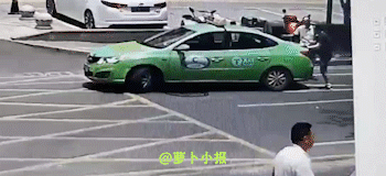 果然，同行是冤家。
这段交通安全警示教育视频的名字叫“死神来了之都是开的士 相煎