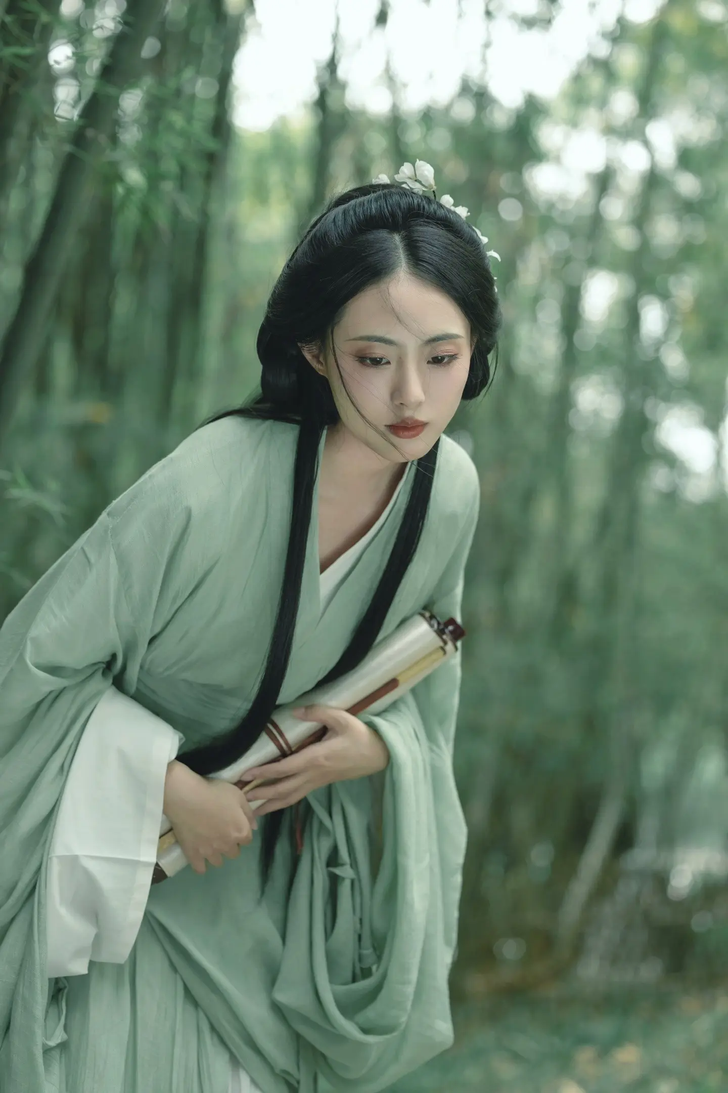“梦里不知身是客…”
