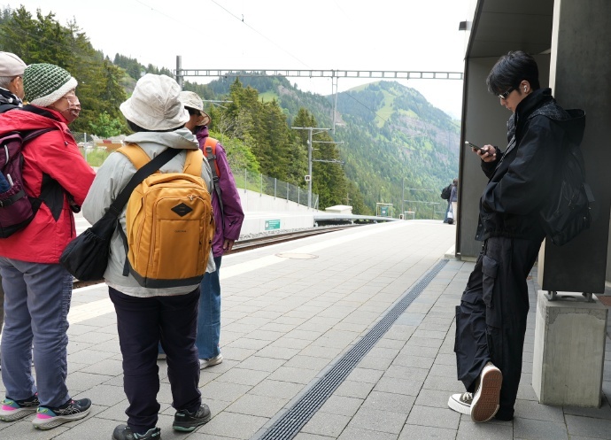 #肖战旅行明信片大放送##肖战法国旅游照# 肖战法国旅游照的大放送，如同让我们领