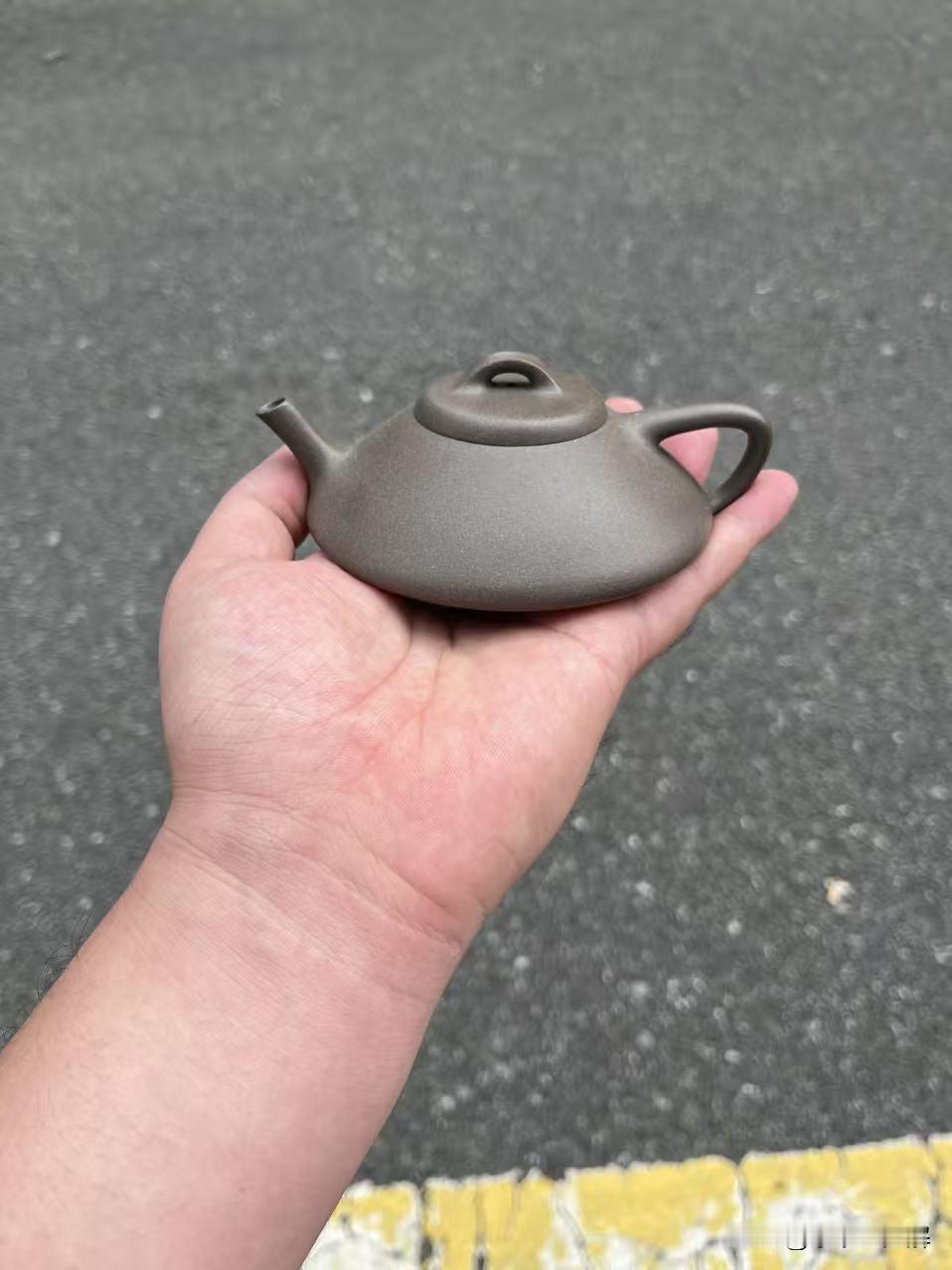 合瓢壶，精工细作的，泥料，青段泥看看壶身颗粒感，砂性如何青段的"青"，不是染出来
