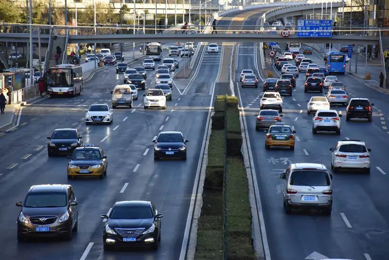 这项政策的延续，可以从以下几个维度来看待：

一是政策延续体现民生关怀与经济考量