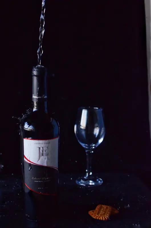 主播一顿一瓶酒，那是为了博眼球、搞直播效果。而我一天一瓶酒，纯粹是自己的小爱好。