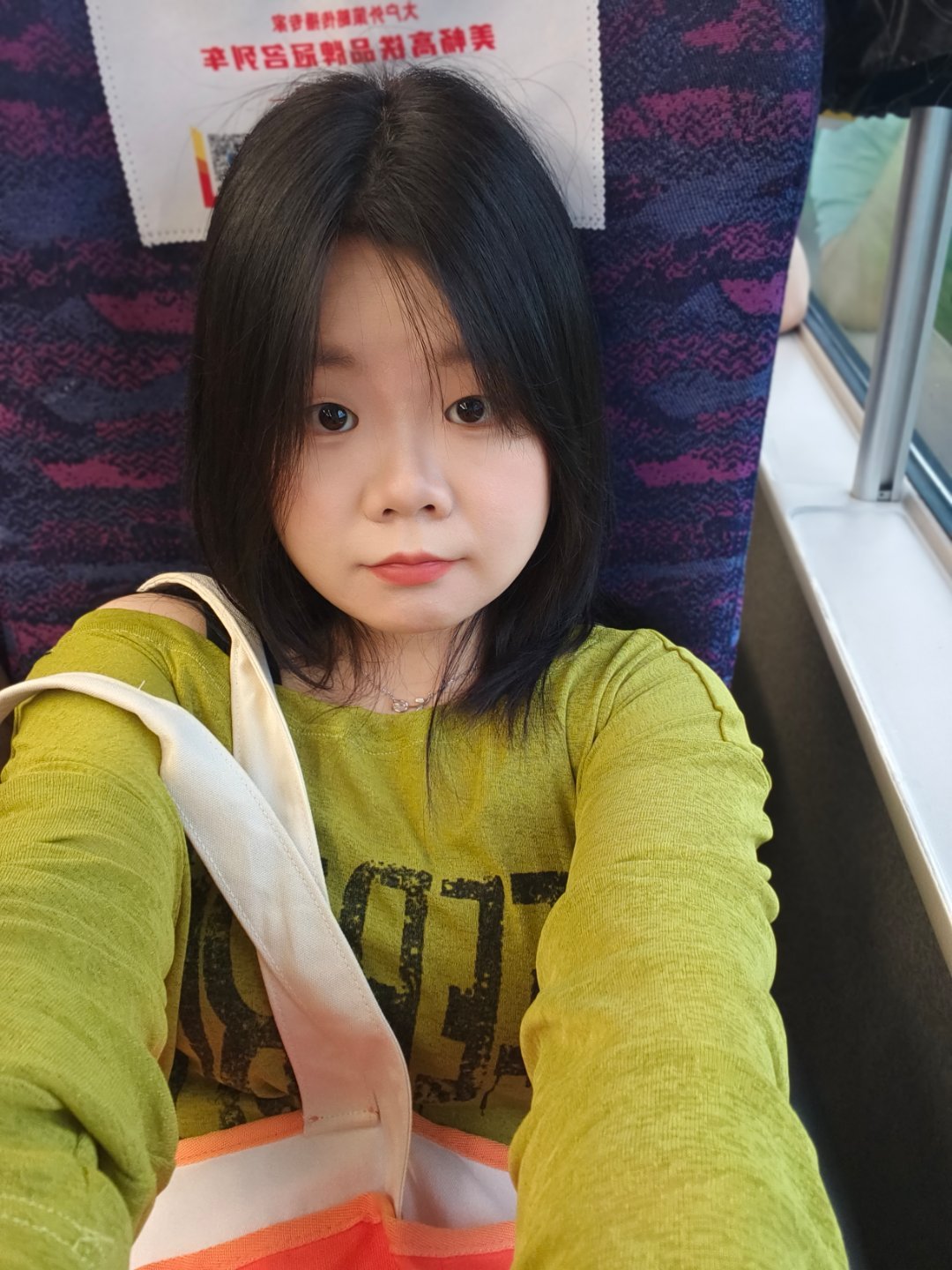 休想换走我的高铁F座我坐高铁也是优选F座，但是坐高铁这么多次好像还没碰到找我换位