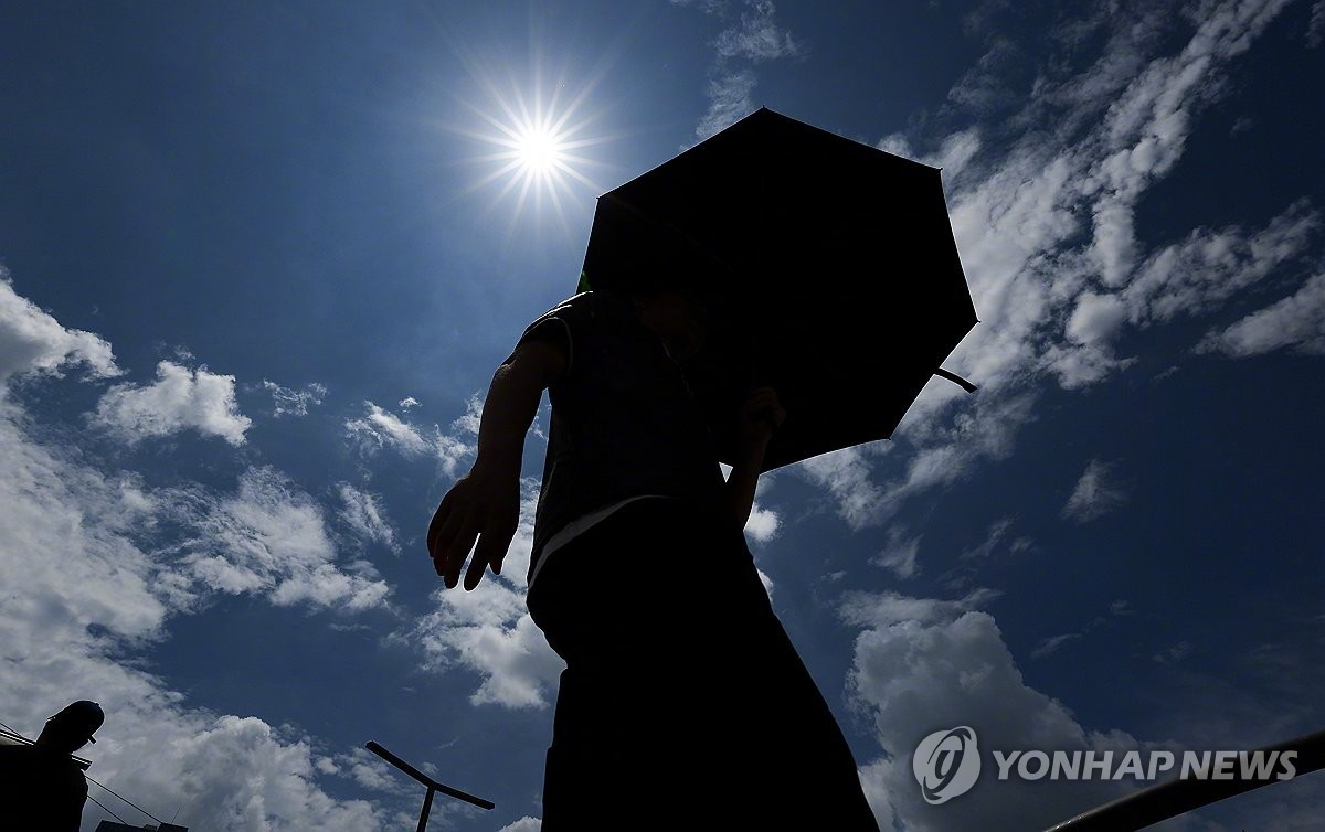 【韩国东南部梁山市气温飙至42.5℃刷新纪录】（韩联社）海外新鲜事热点现场 韩联