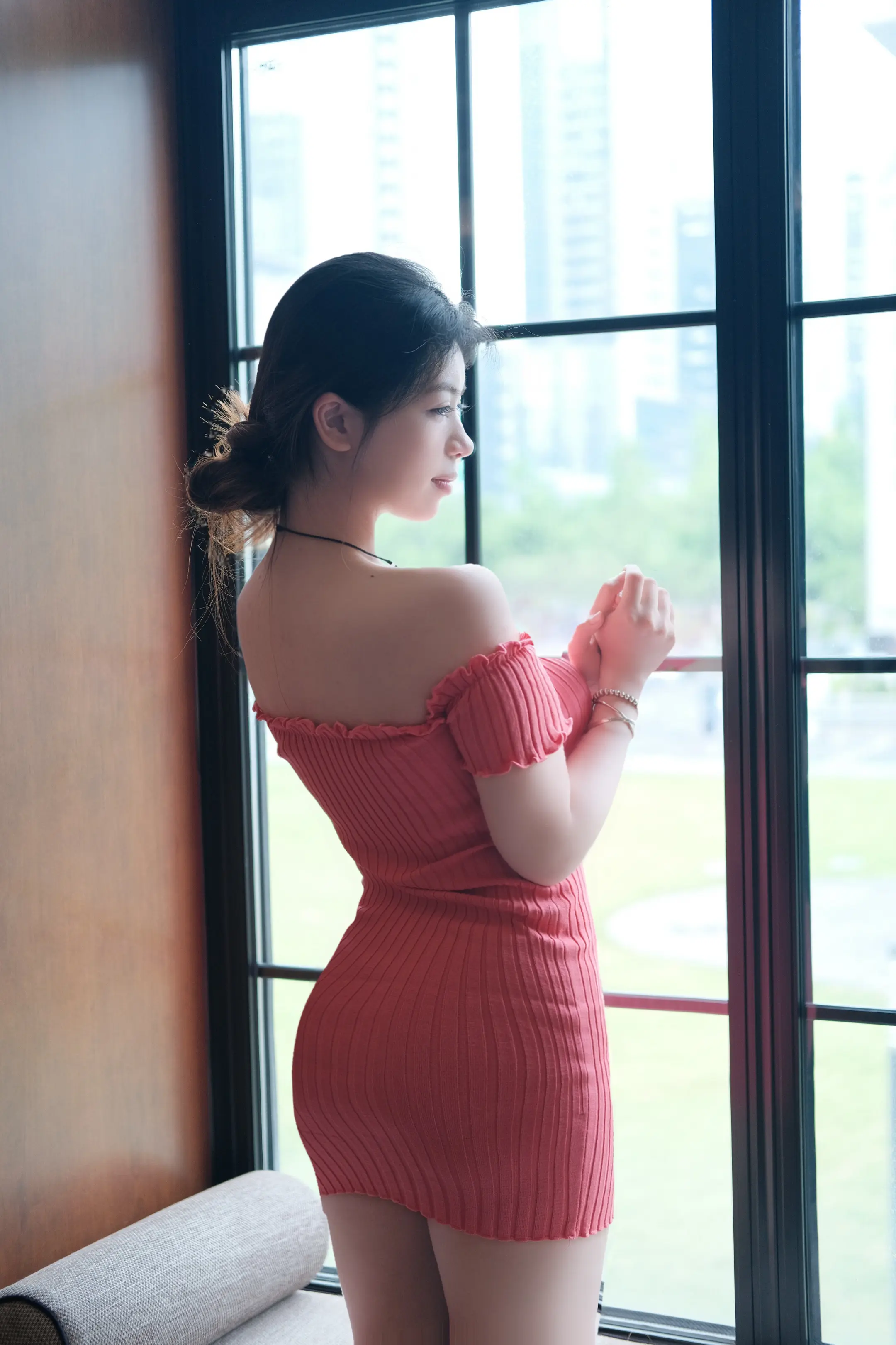 连我也开始迷信 你的掌纹里有我的命运