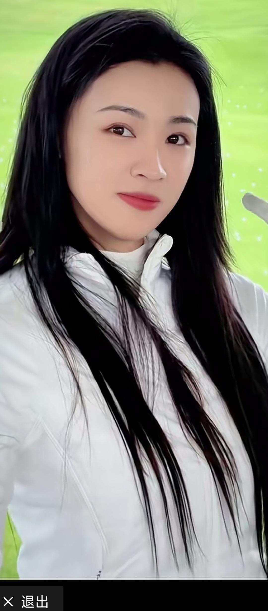 挥杆瞬间，高尔夫的优雅与力量！🏌️‍♀️💪