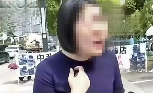 云南昆明，一女子花120多万买了一辆奔驰车，没曾想新车被送去贴膜时，4S店竟然私