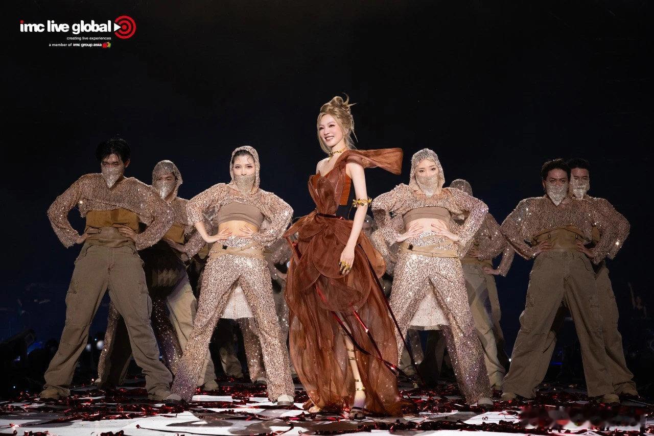 #张韶涵成都演唱会官宣#感觉张韶涵的歌声都是很有力量的，我真的超级喜欢她唱歌，这