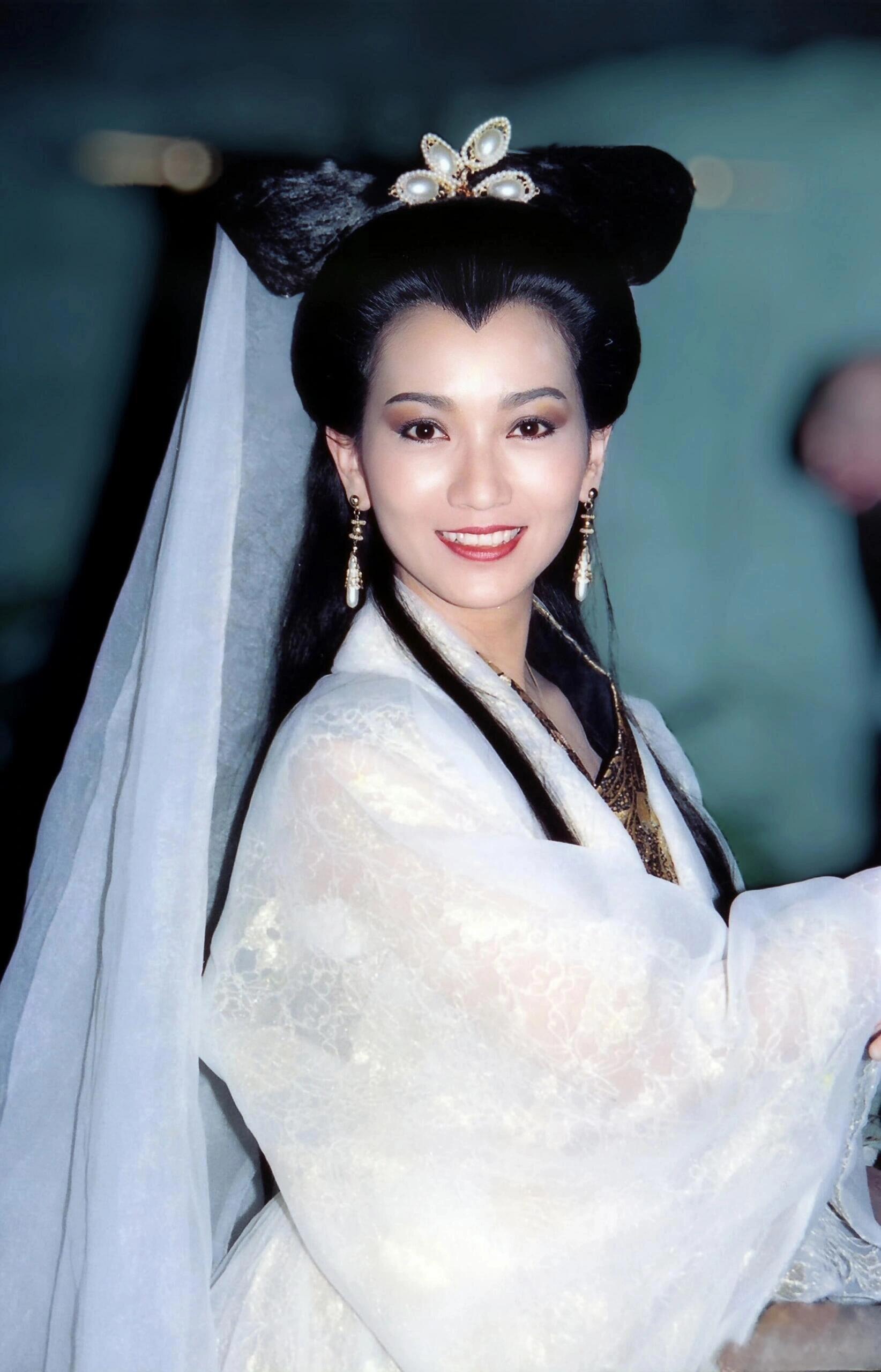 赵雅芝陈紫函同框 谁的DNA狠狠动了！白素贞与小青跨世纪同框，一静一动皆是风情，