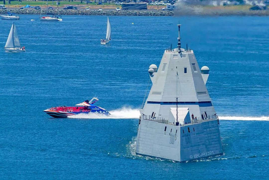 2024年6月27日，朱姆沃尔特级导弹驱逐舰迈克尔·蒙苏尔号（DDG 1001）