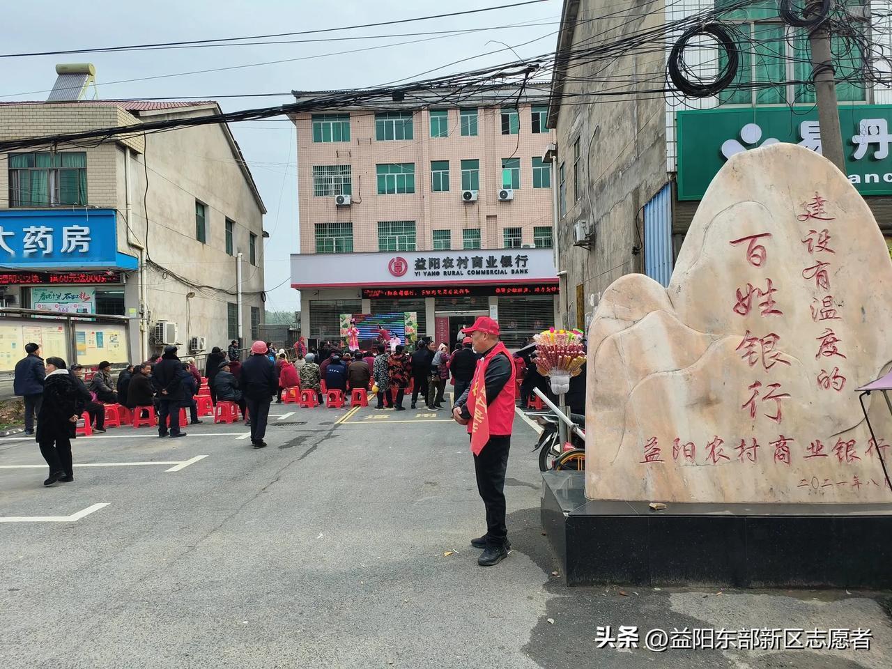 绚丽表演迎节日！益阳农商银行珠波塘支行举办“三八节”文艺汇演

        