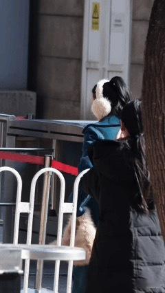 伊能静脸太紧致了刷到伊能静春晚路透直接被惊艳住！怼脸镜头下脸部依旧紧致饱满，皮肤