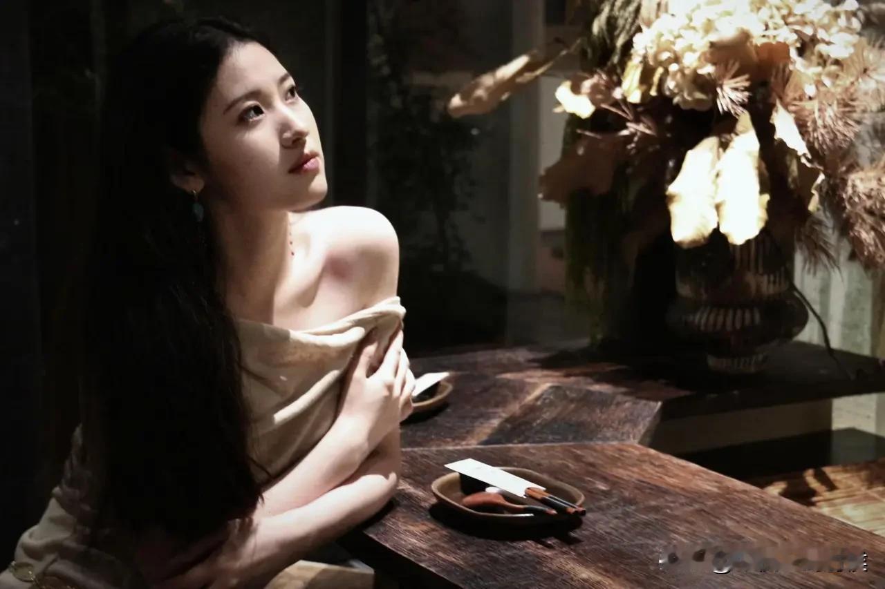 世事云变改，旧梦不再来。
当年的秋月是我心目中的小龙女。
但不知怎么，后来我慢慢