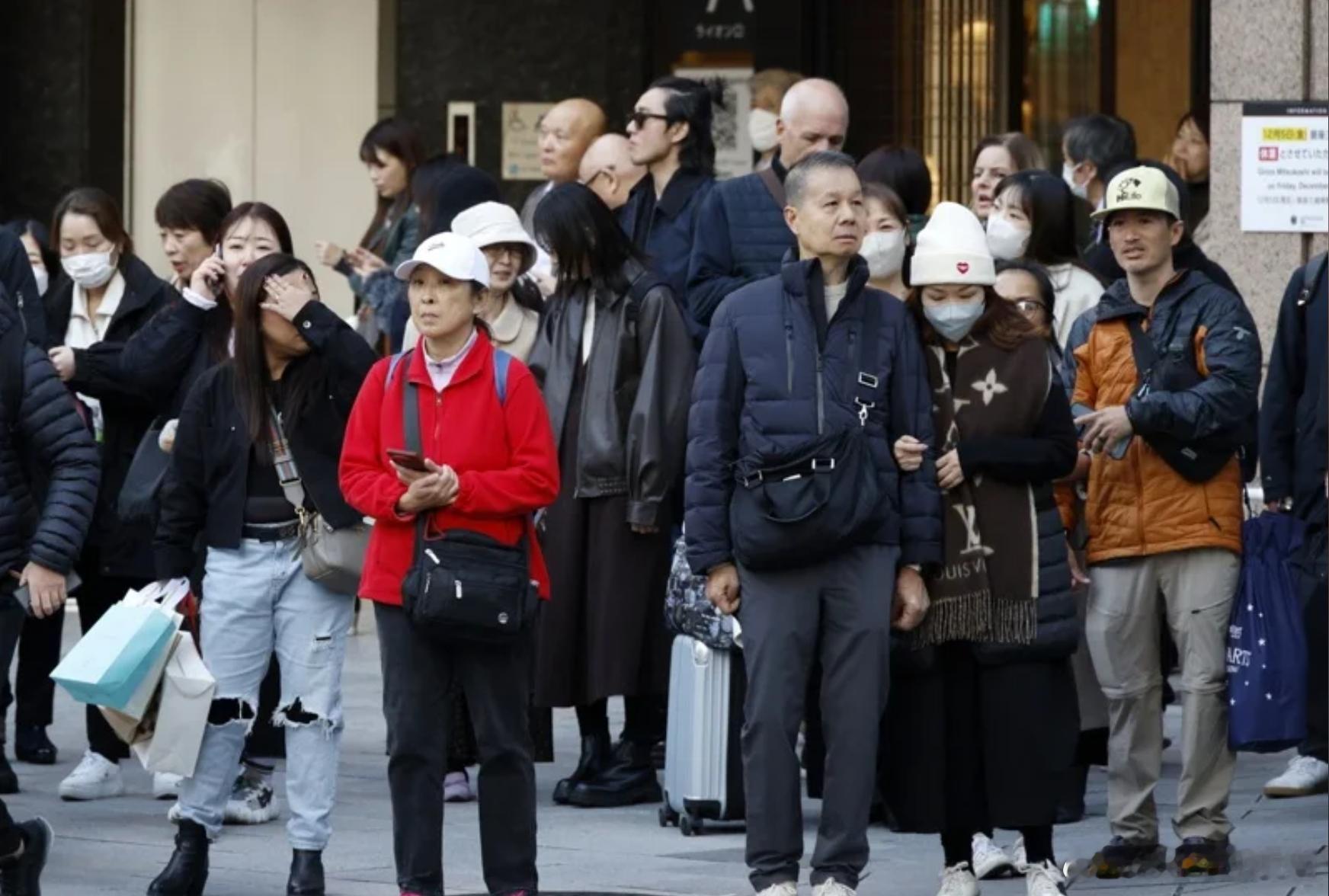 【日本拟大幅上调外国人居留手续费 明年或最高涨至10万日元以上】 随着在日外国人