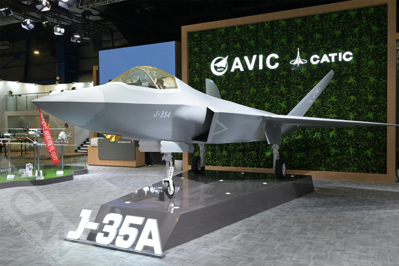 2月3日，第十届新加坡航展开幕，歼35A“C位”亮相中国航空工业集团展台。（摄影