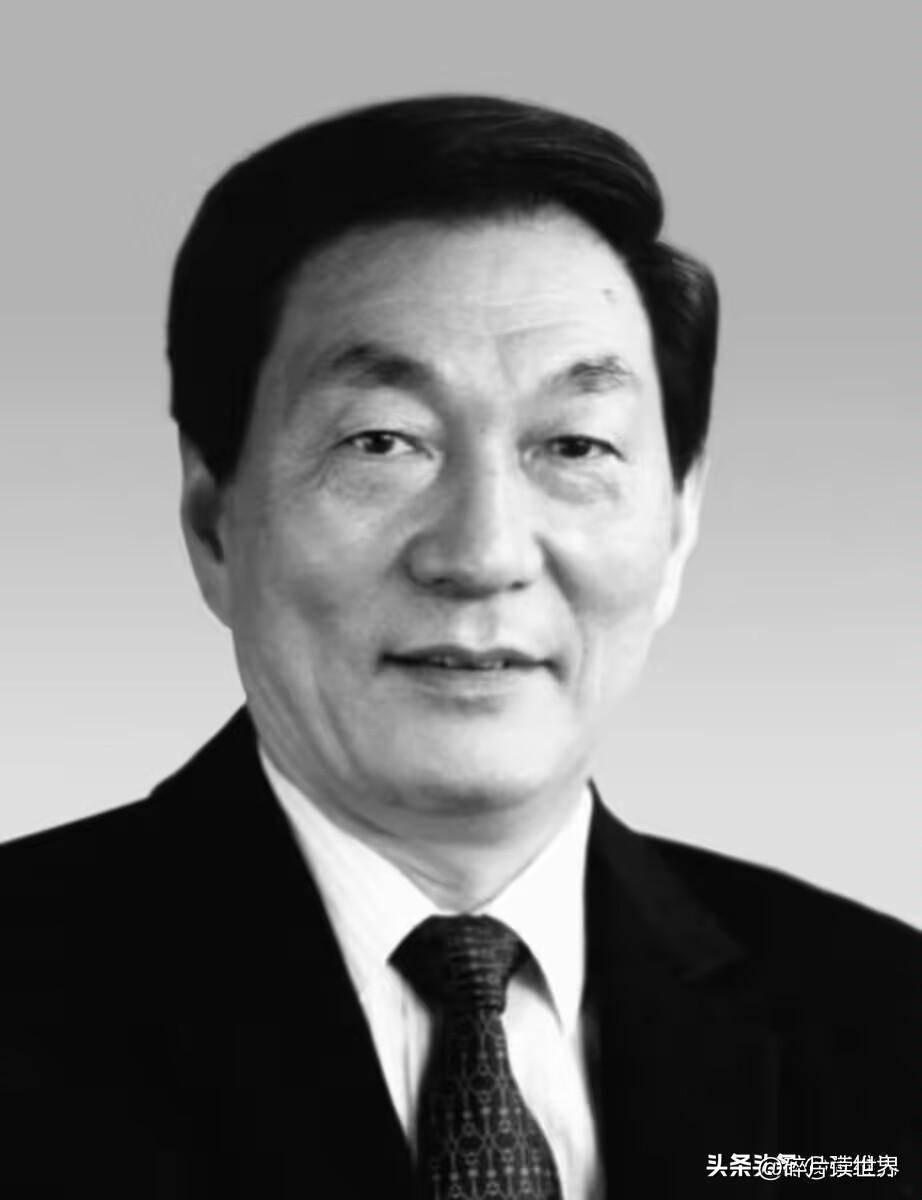 朱老走了，除了那些波澜壮阔的功过评述，给人留下深刻印象的，还有老人家退离聚光灯后