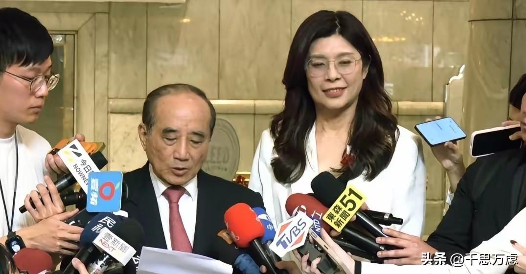 4月2日，郑丽文特意南下拜访前立院负责人、国民党最高顾问王金平。
这一举动有着不