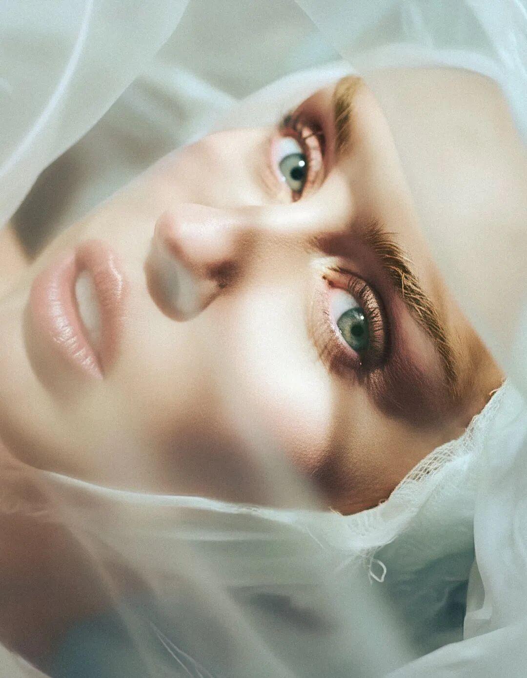 麦莉·赛勒斯（Miley Cyrus）宣布新单曲《Secrets》将于本周五发行