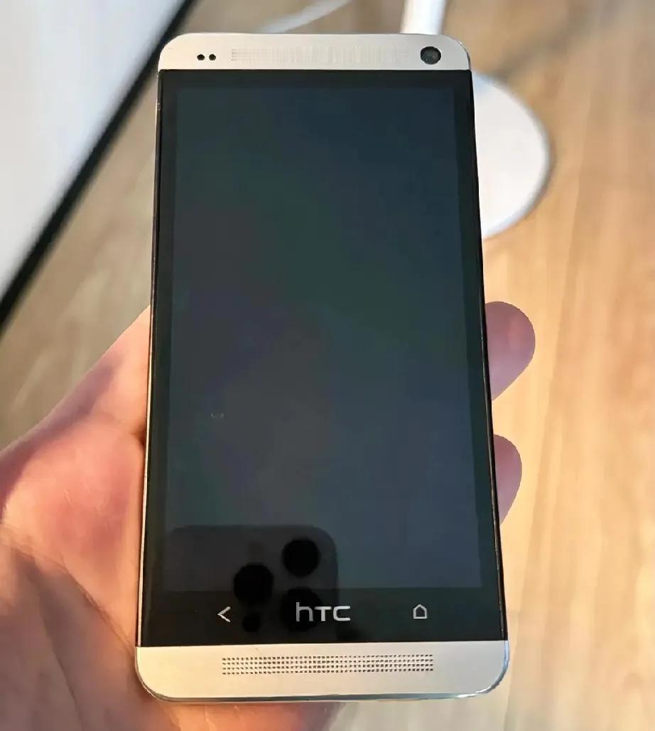 HTC手机的设计放在现在看也很耐看啊