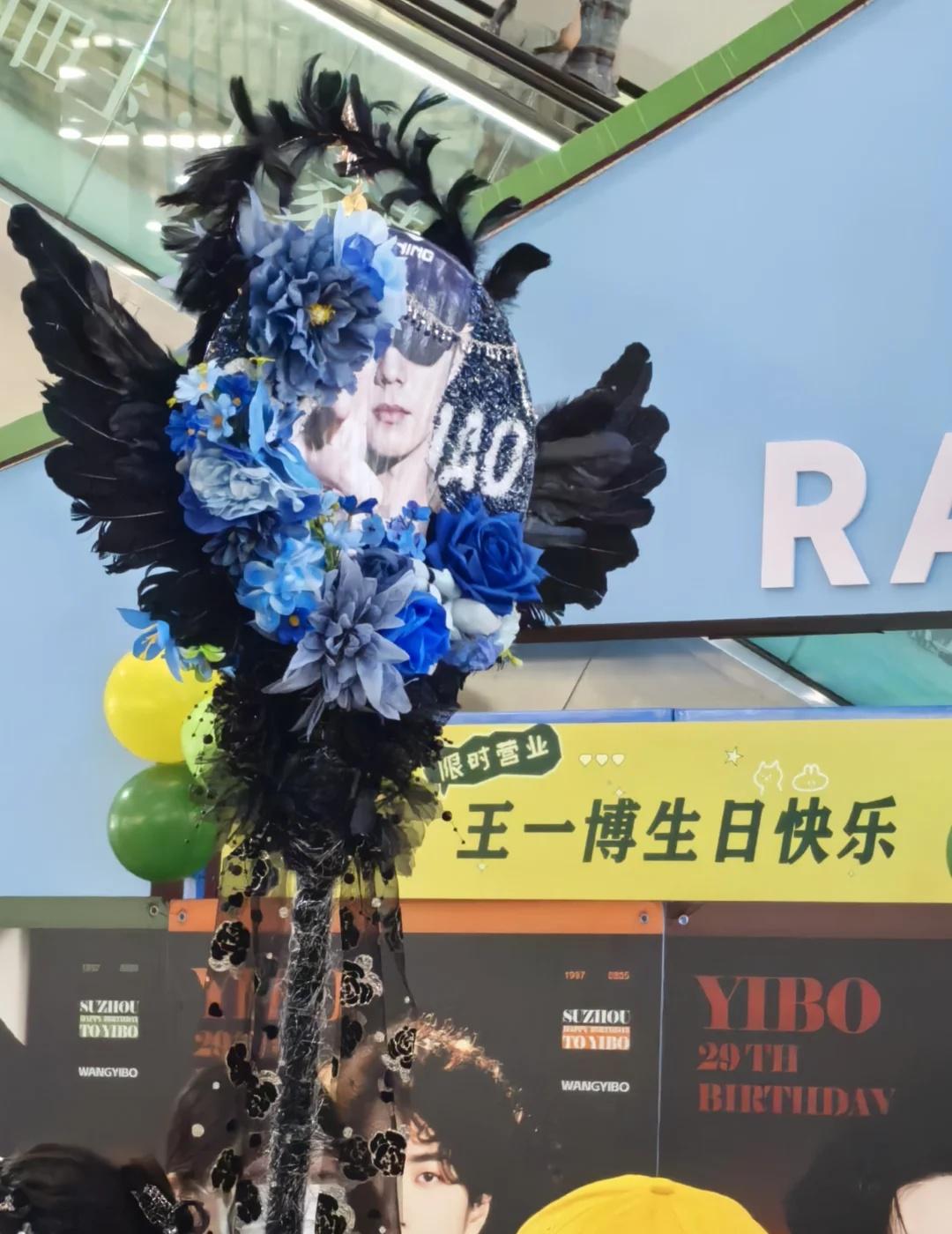 王一博生日快乐～
天地无察，但“我在乎”。
超谨醒的人生态度，来自28岁的王一博