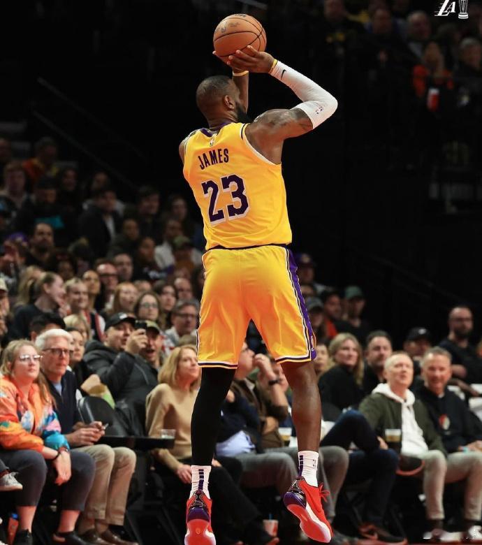 领袖，大巧不工、大道至简、大旗不倒。 