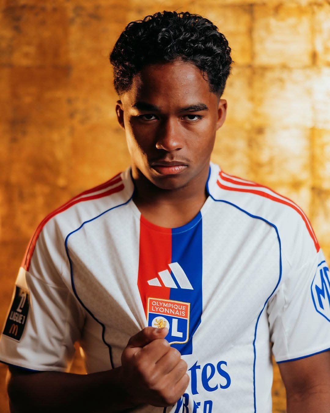 里昂官方宣布，從皇家馬德里借用19歲巴西前鋒恩迪克（Endrick ），將會著上