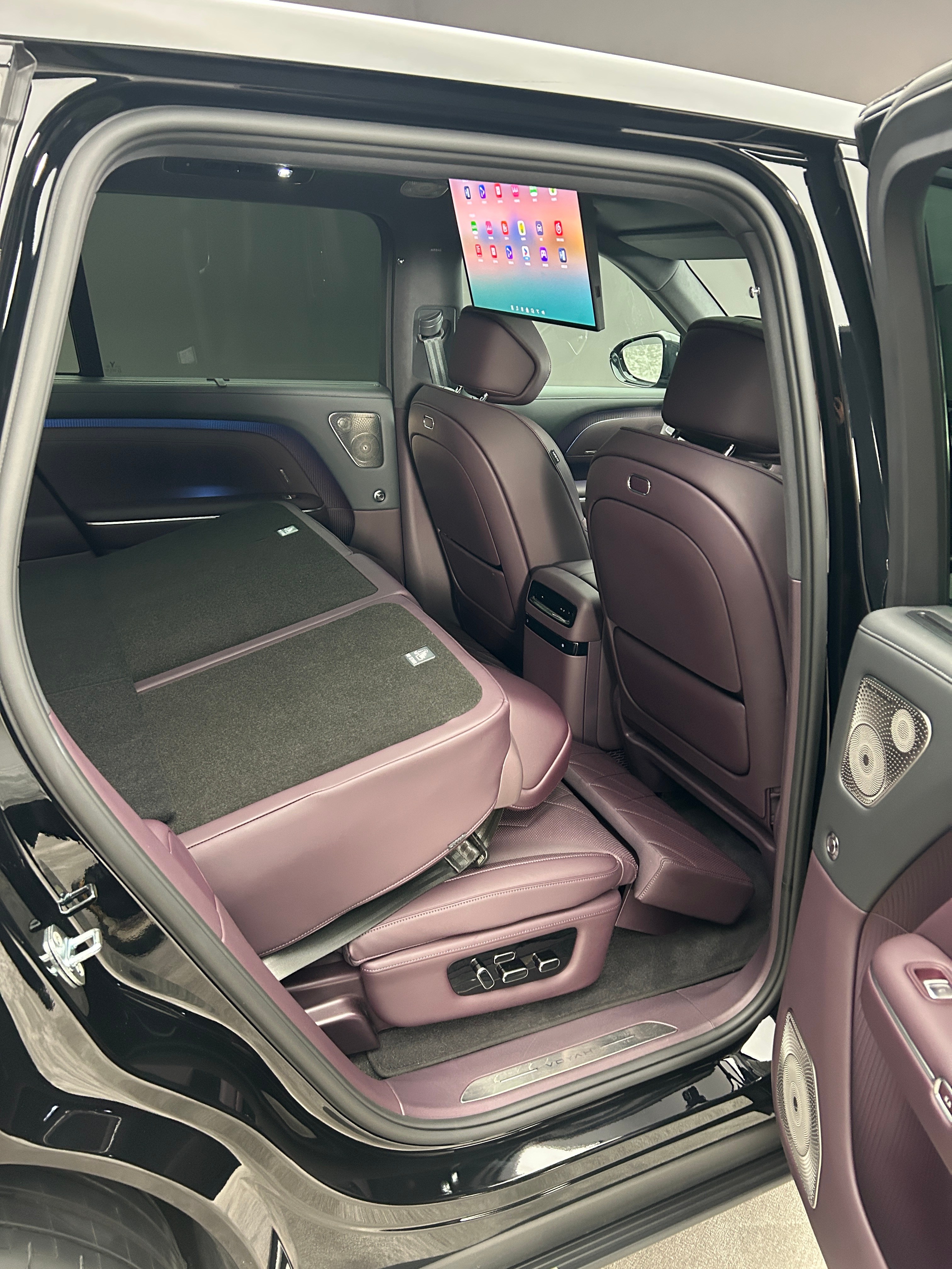 对了，猜个价格吧，猜对有奖仅限第一猜对。岚图港股上市后第一个车，泰山X8：双向1