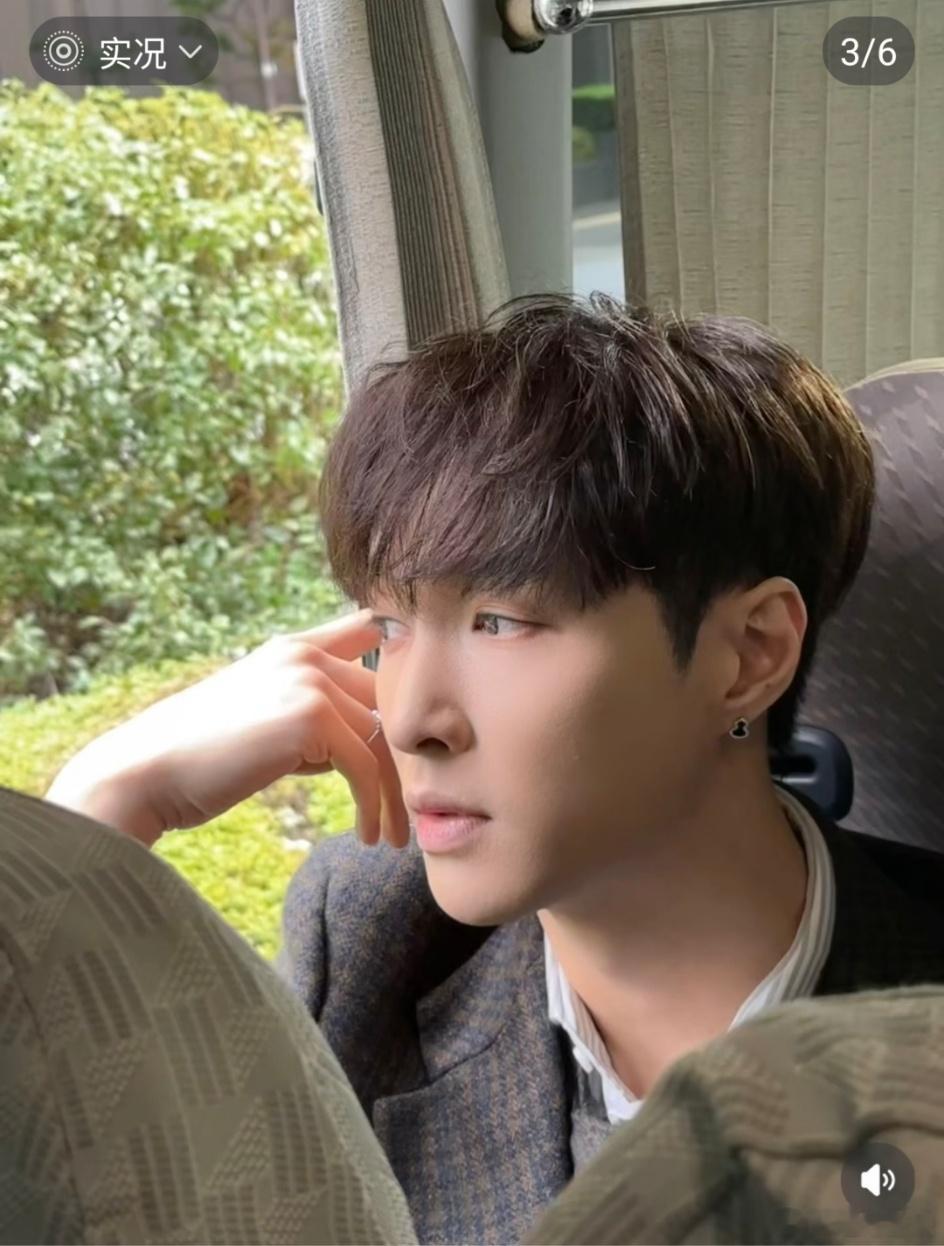 张艺兴坐车live张艺兴闪耀东京张艺兴坐车live，可以可以，[鼓掌][鼓掌][