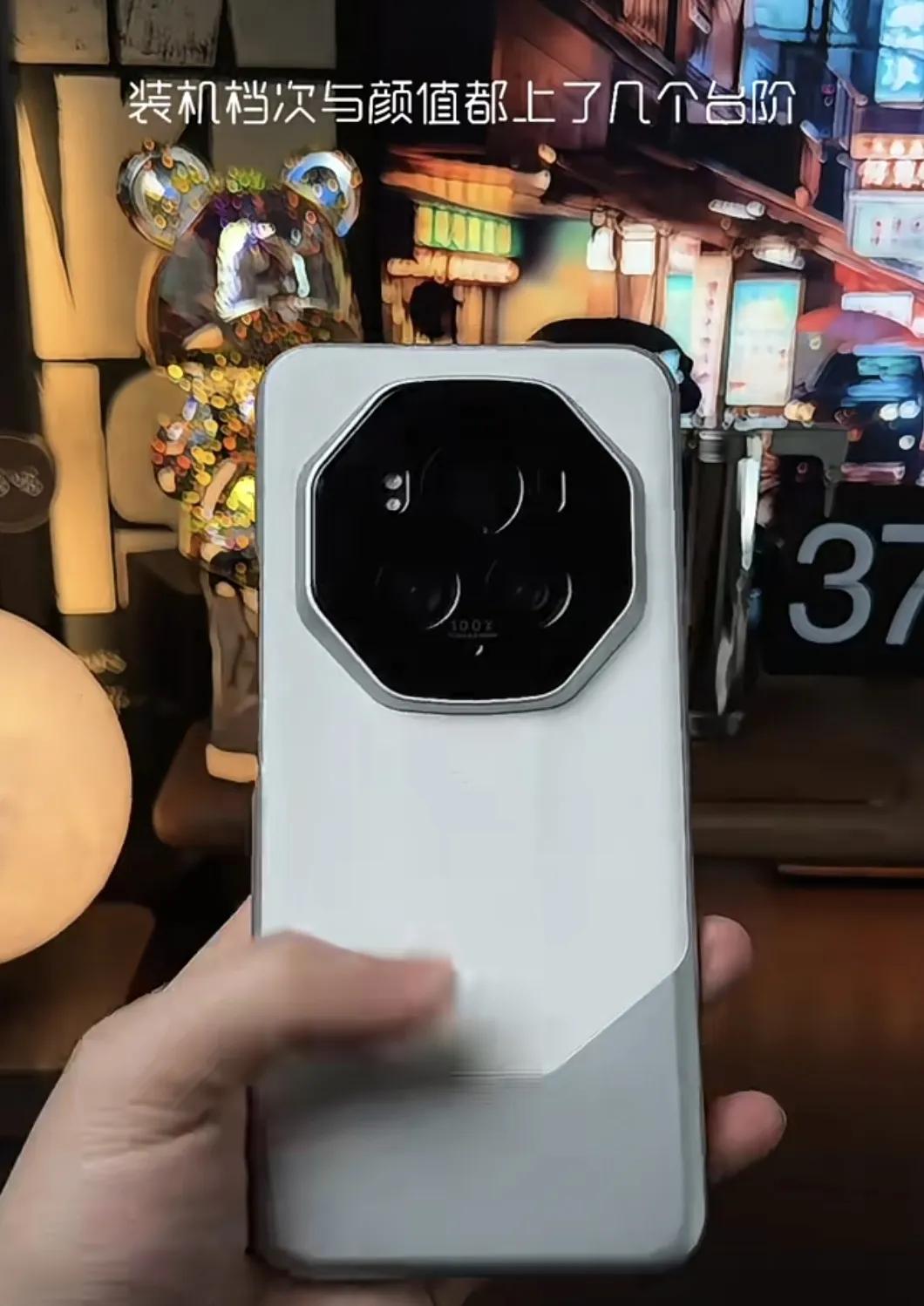 还有这种骚操作？[笑哭]荣耀Magic6系列套个壳秒变非凡大师，一下子逼格就上来