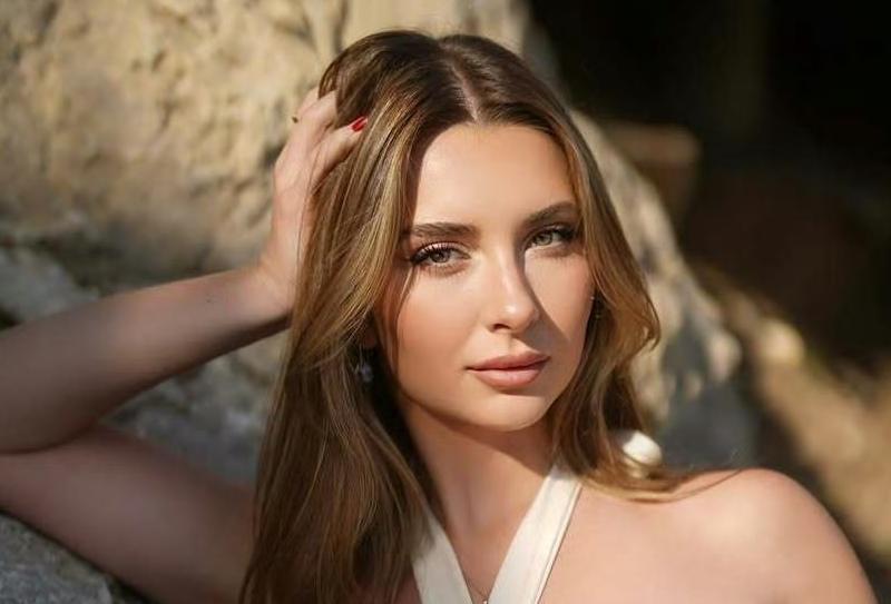 Anastasia Rine，1996年生于俄罗斯加里宁格勒，现居洛杉矶，知名模