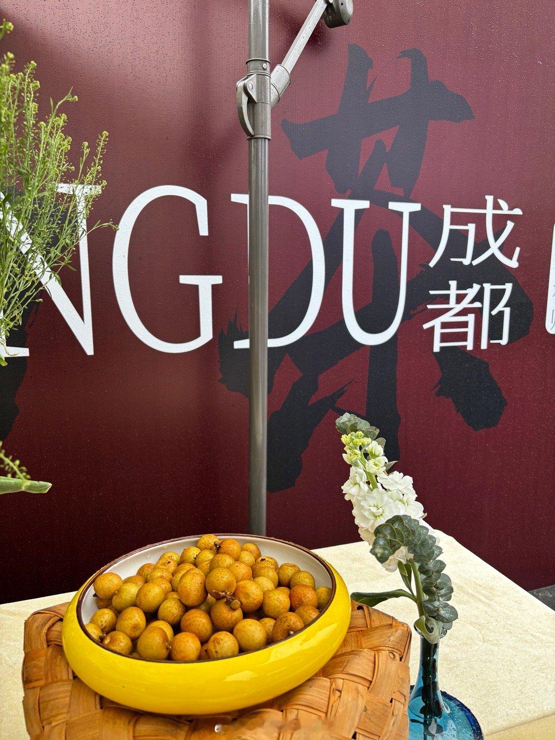 春熙路爷字辈的奶茶店出现了知道春熙路的爷是谁全网沉默了 这标语也太抽象了趴！但这