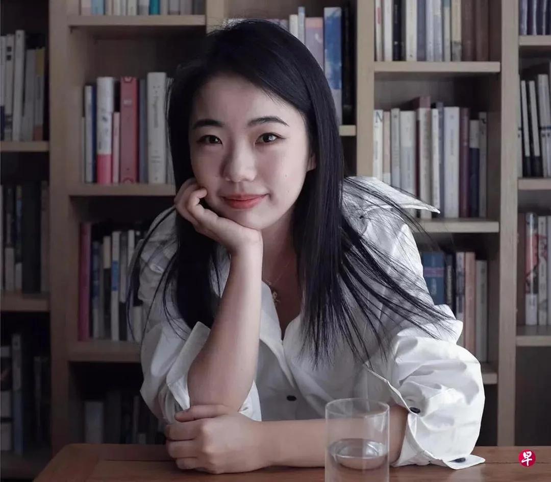 蒋方舟翻舟，贾浅浅搁浅。
“天才少女”被网友扒出抄袭，撤销硕士学位；浅浅亦被该网