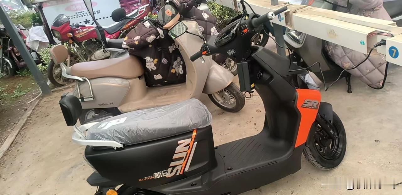 2600块网购电动车，实体店老板看了直挠头！
 
我直接在拼多多花2600拿下7