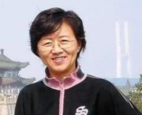 美国慌了，中国出了一位比导弹还可怕的女人！谁能想到，中国的东风17导弹出自她之手