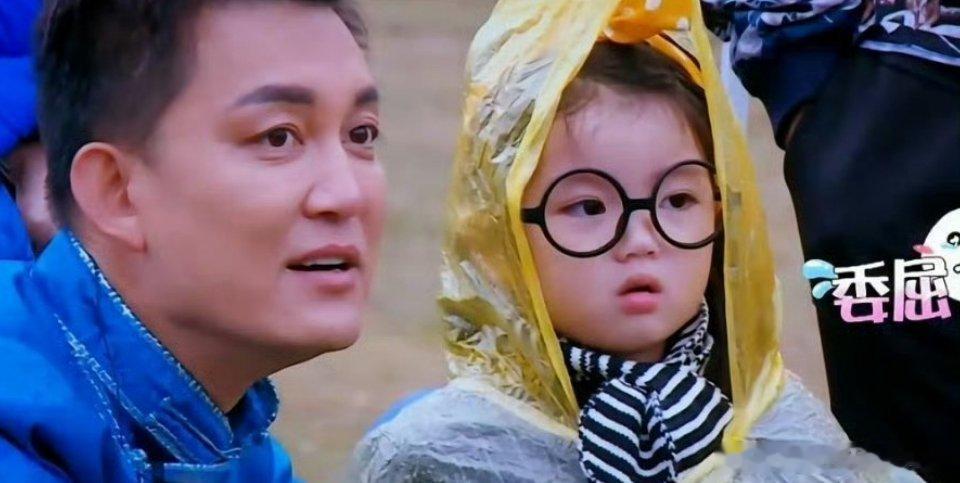 阿拉蕾长这么高了《爸爸去哪儿》的阿拉蕾崔雅涵长大成小淑女啦，颜值在线灵气不减，从