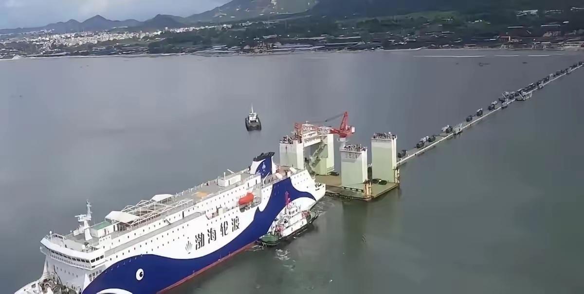 突发！！！7艘万吨级滚装轮南下台海！五角大楼紧急应对！！！据美国媒体报道，美军近