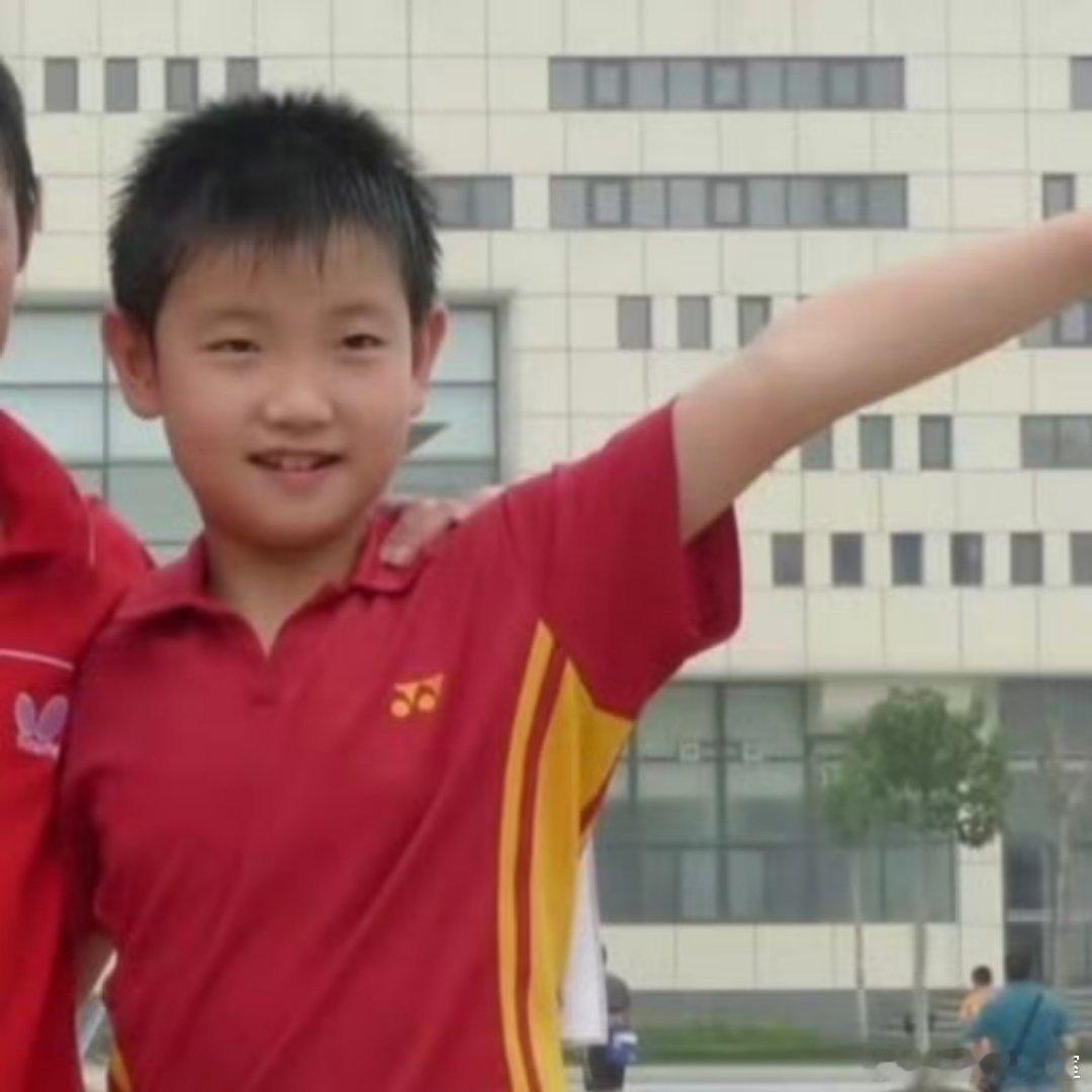 孙颖莎幼年小海胆这样的小朋友你喜欢吗！从小到大时间的轮廓也没有改变莎莎的年龄。 