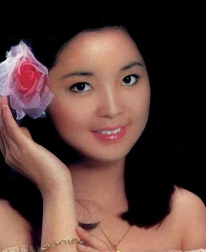 邓丽君清迈离世前，白龙王三次拒见：一句“狐妖转世”他不敢破命。白龙王直至2013