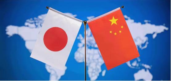 日本国内知道事情大了！咱们刚把反制公告发出来，日本那边几家大媒体——共同社、经济